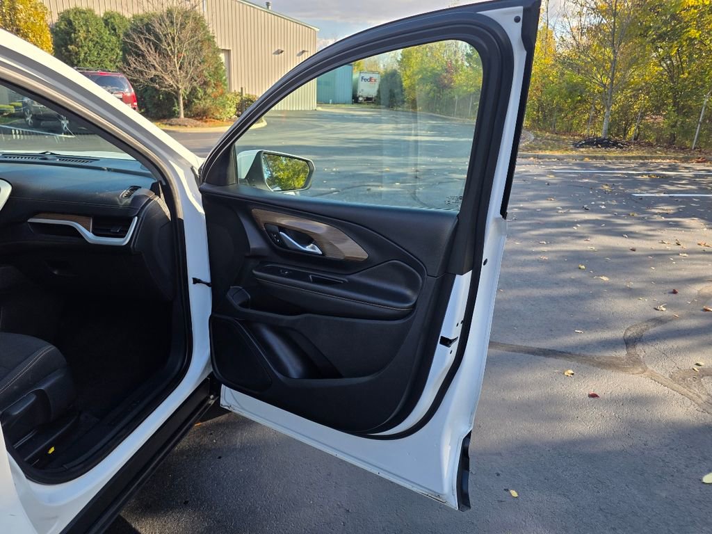 Used 2020 GMC Terrain SLE image 40