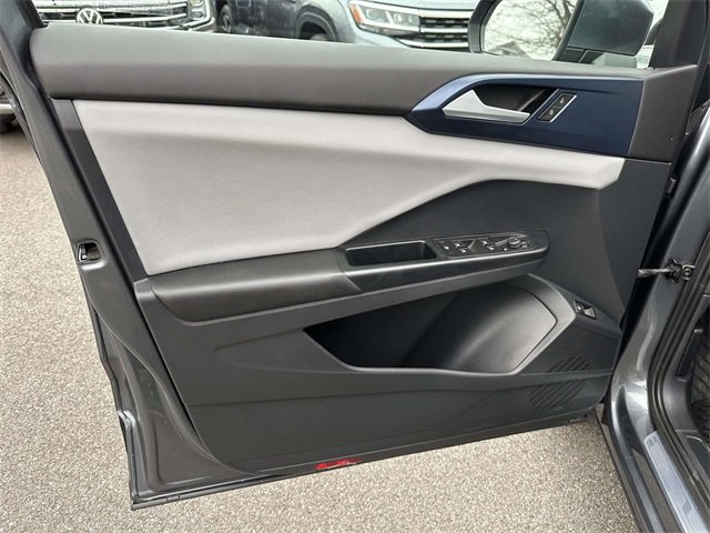 Certified 2022 Volkswagen Taos SE w/ Panoramic Sunroof Package image 13