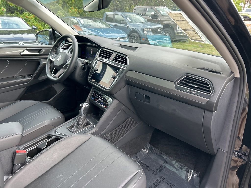 Used 2023 Volkswagen Tiguan SE image 42