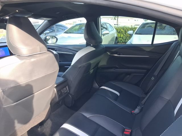 Used 2025 Toyota Camry SE FWD image 5