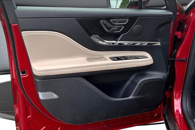 Used 2025 Lincoln Corsair Reserve AWD/4WD image 19