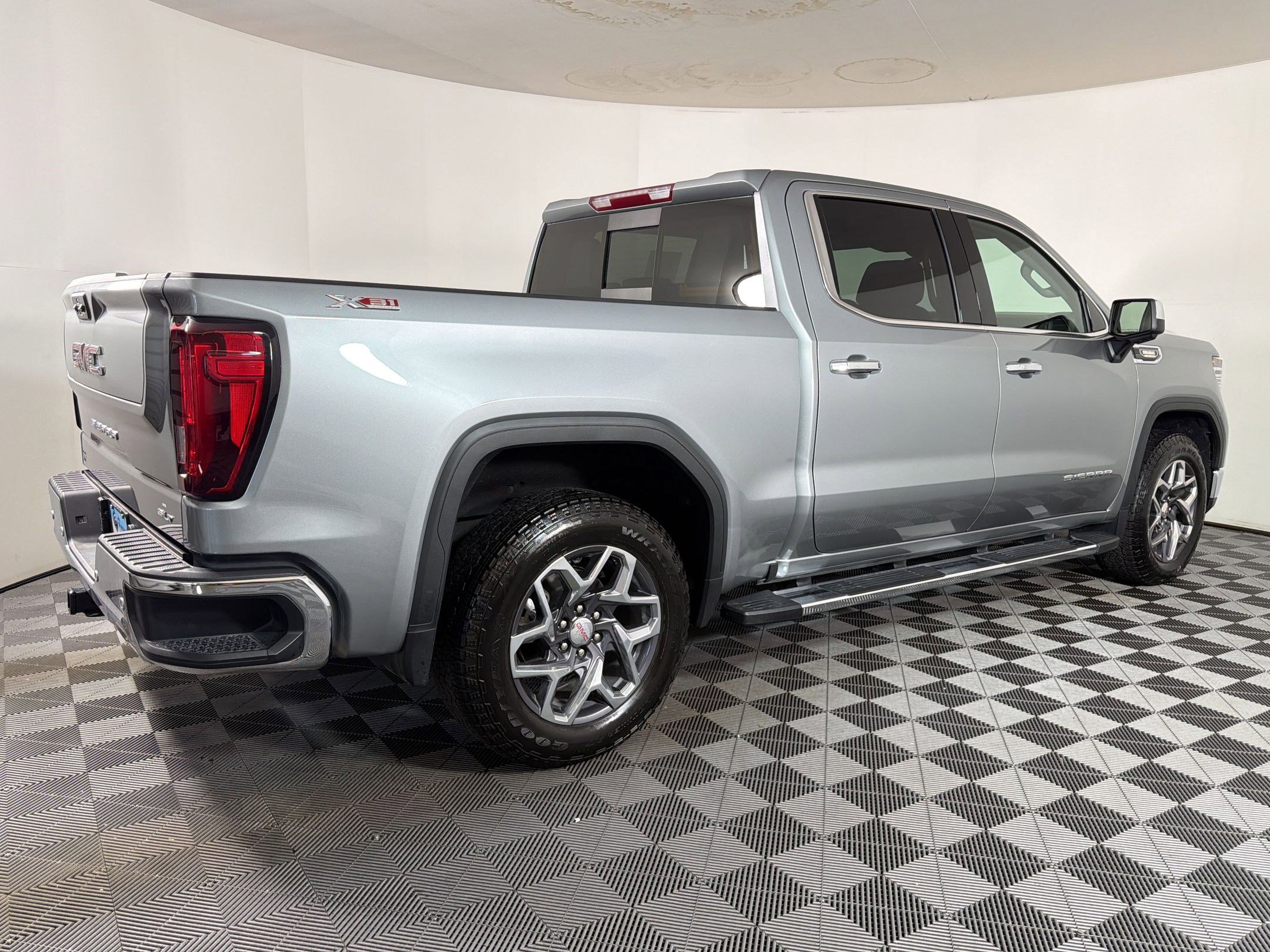 Used 2025 GMC Sierra 1500 SLT w/ SLT Premium Plus Package AWD/4WD image 6
