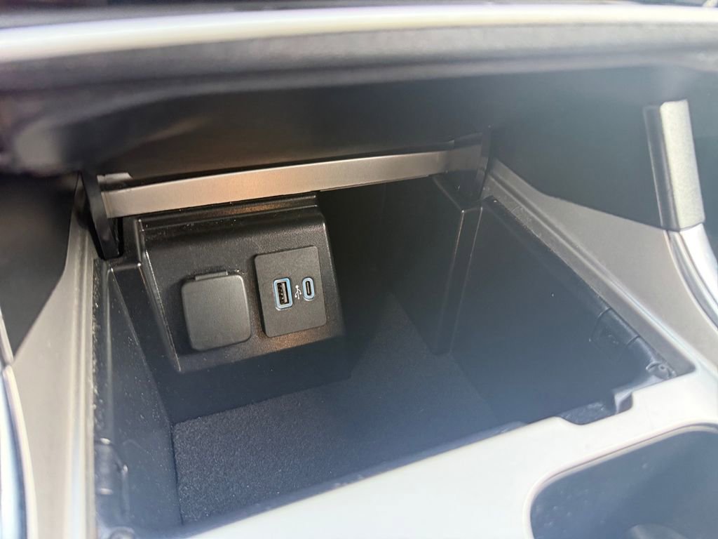 Used 2023 Ford Explorer Limited image 26