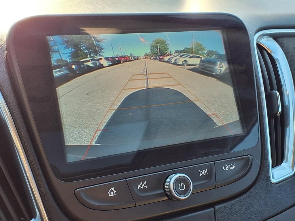 Used 2018 Chevrolet Malibu LT FWD image 16