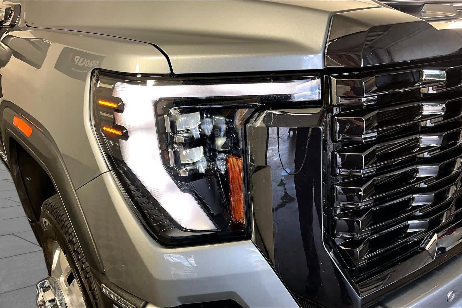 Used 2024 GMC Sierra 3500 Denali Ultimate AWD/4WD image 26