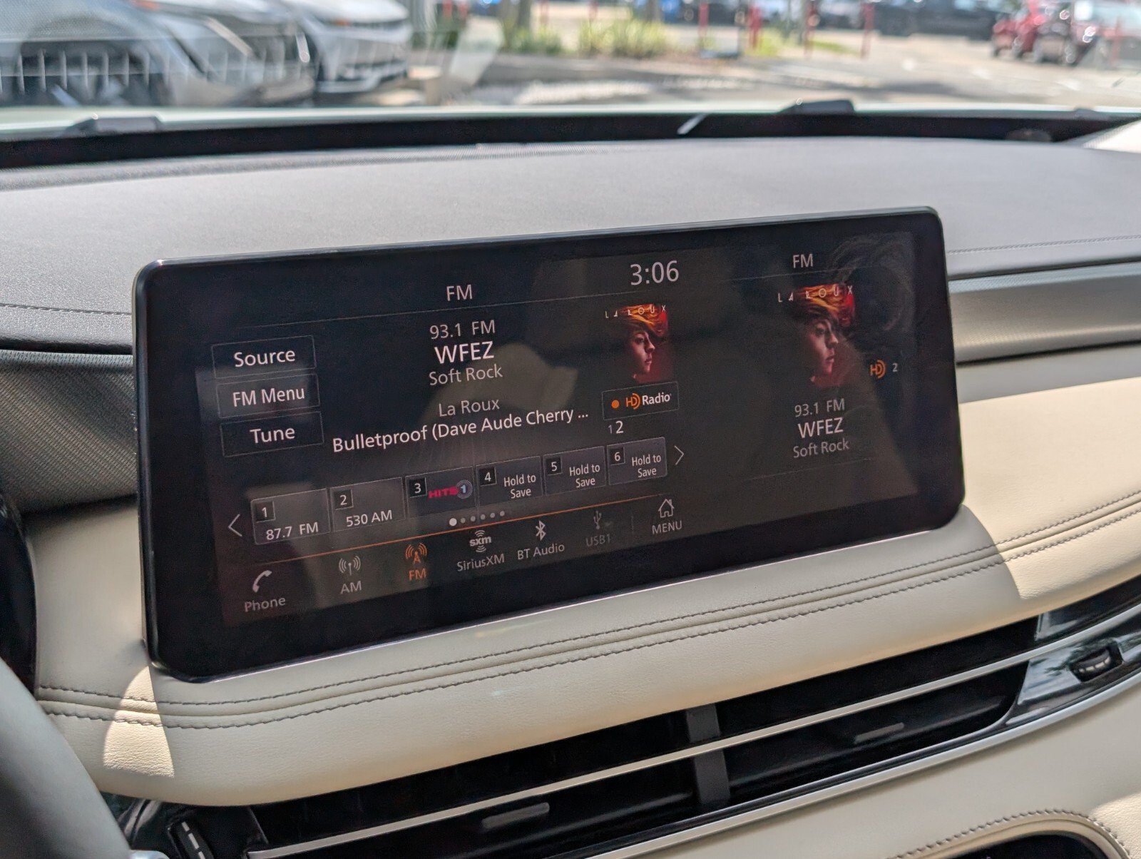 Used 2023 INFINITI QX60 Luxe w/ Performance Audio Package FWD image 25
