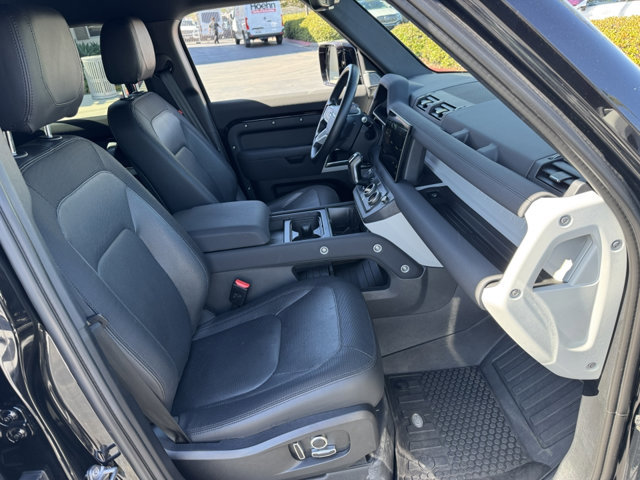 Used 2023 Land Rover Defender 130 X-Dynamic SE image 6