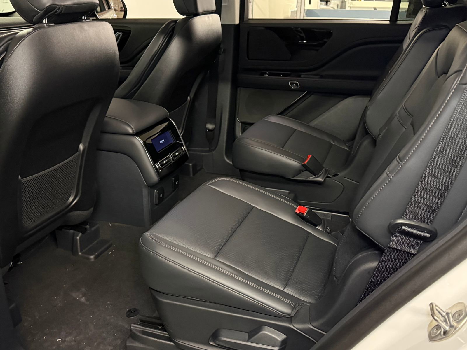 New 2026 Lincoln Aviator AWD image 17