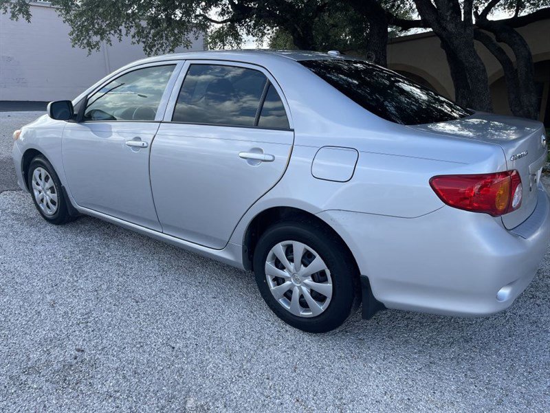 Used 2009 Toyota Corolla LE FWD image 2