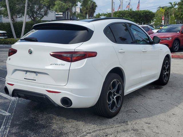 Used 2022 Alfa Romeo Stelvio Veloce AWD/4WD image 7
