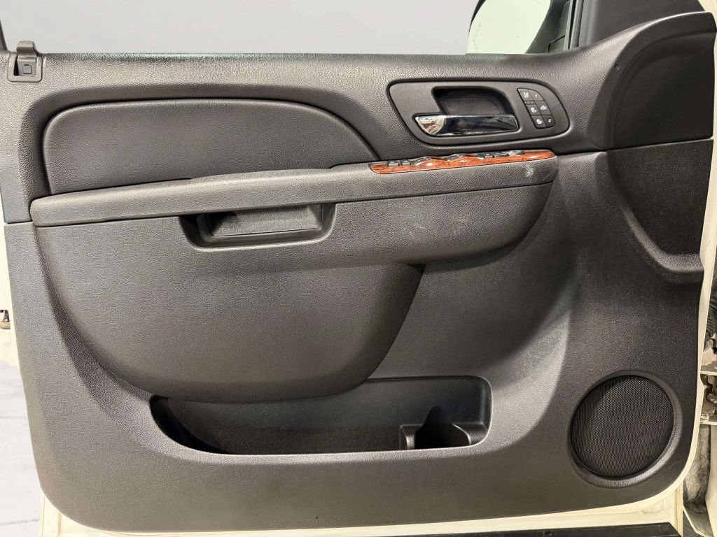 Used 2012 Chevrolet Avalanche LTZ AWD/4WD image 16