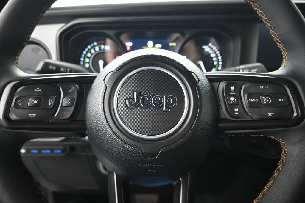 Used 2024 Jeep Wrangler Unlimited AWD/4WD image 11
