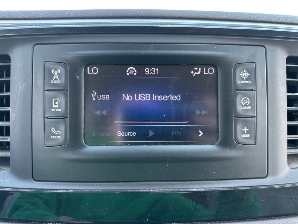 Used 2017 Chrysler Pacifica Touring-L image 28