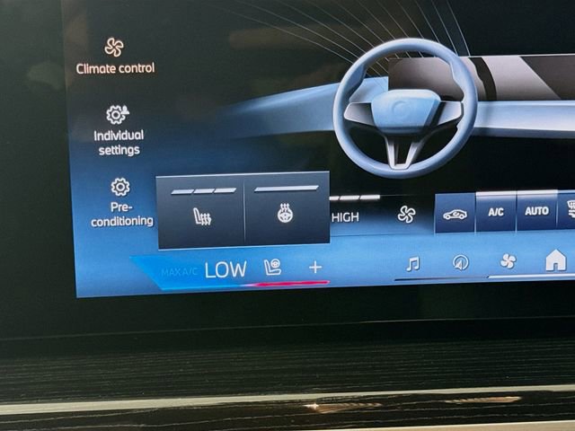 Used 2024 BMW X5 xDrive40i w/ M Sport Package AWD/4WD image 21