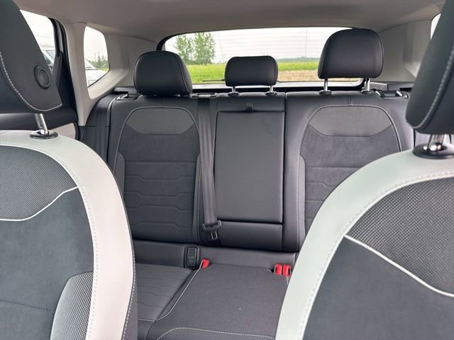 New 2025 Volkswagen Taos SE image 21