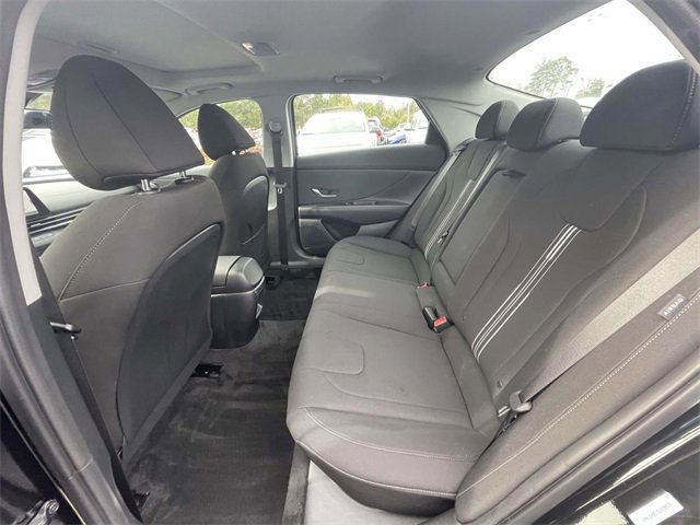 Certified 2025 Hyundai Elantra SEL image 9