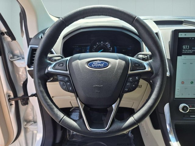 Used 2022 Ford Edge Titanium w/ Equipment Group 301A AWD/4WD image 16