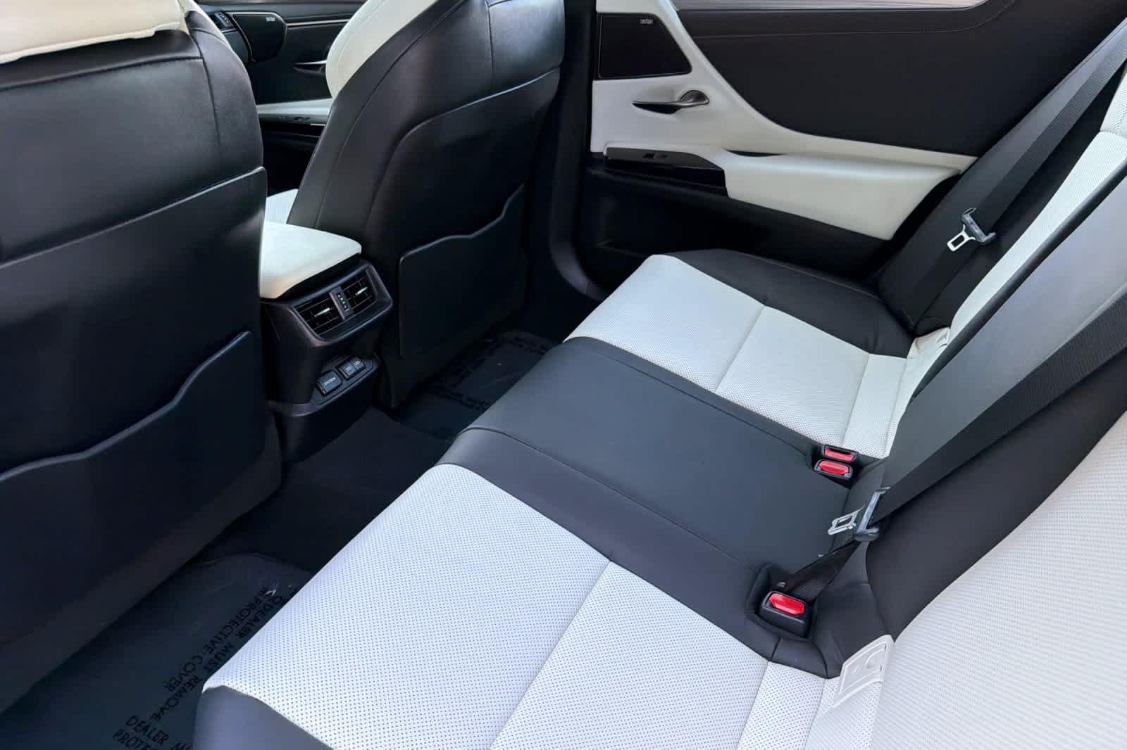 Certified 2023 Lexus ES 300h F Sport w/ Accessory Package (Z2) FWD image 4