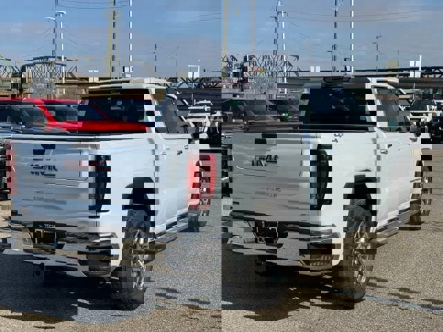 New 2026 GMC Sierra 1500 SLT w/ SLT Premium Package image 9