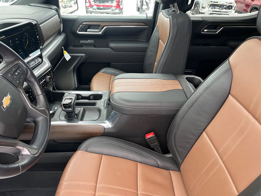 Used 2025 Chevrolet Silverado 1500 High Country image 12
