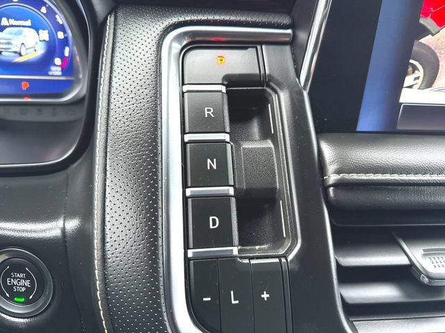 Used 2023 Chevrolet Tahoe Premier AWD/4WD image 16