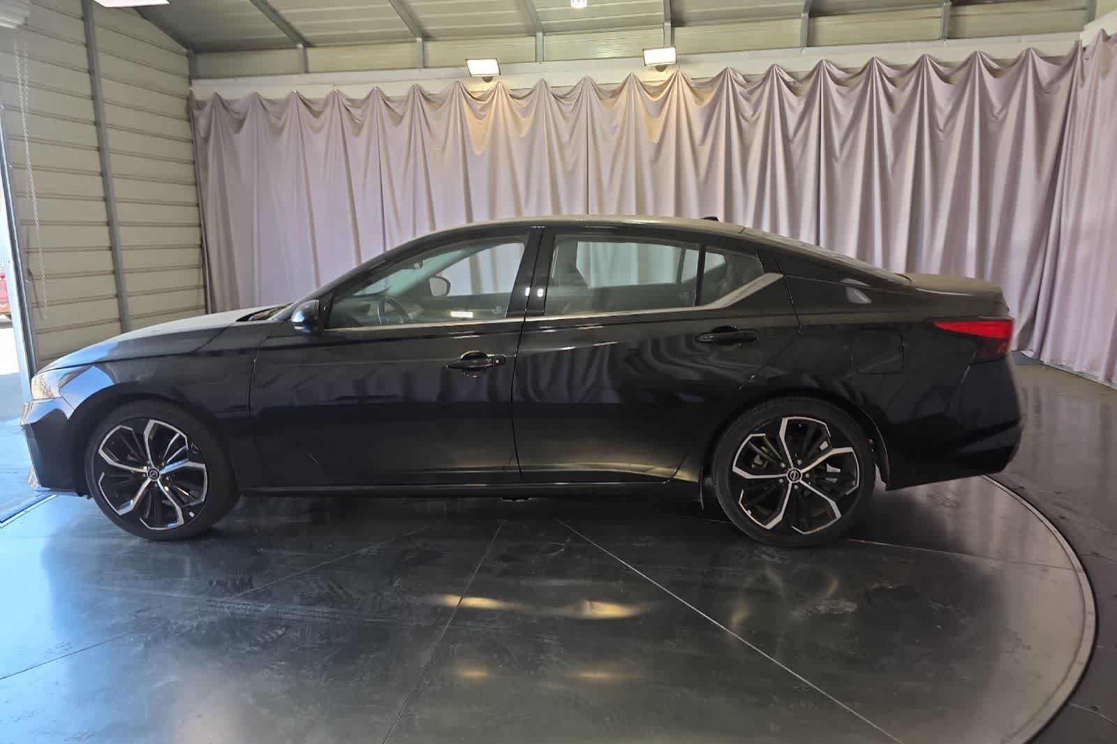 Used 2023 Nissan Altima 2.5 SR FWD image 6
