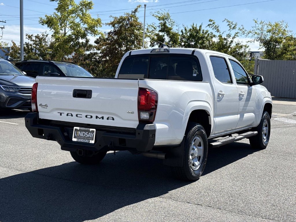 Used 2022 Toyota Tacoma SR AWD/4WD image 3