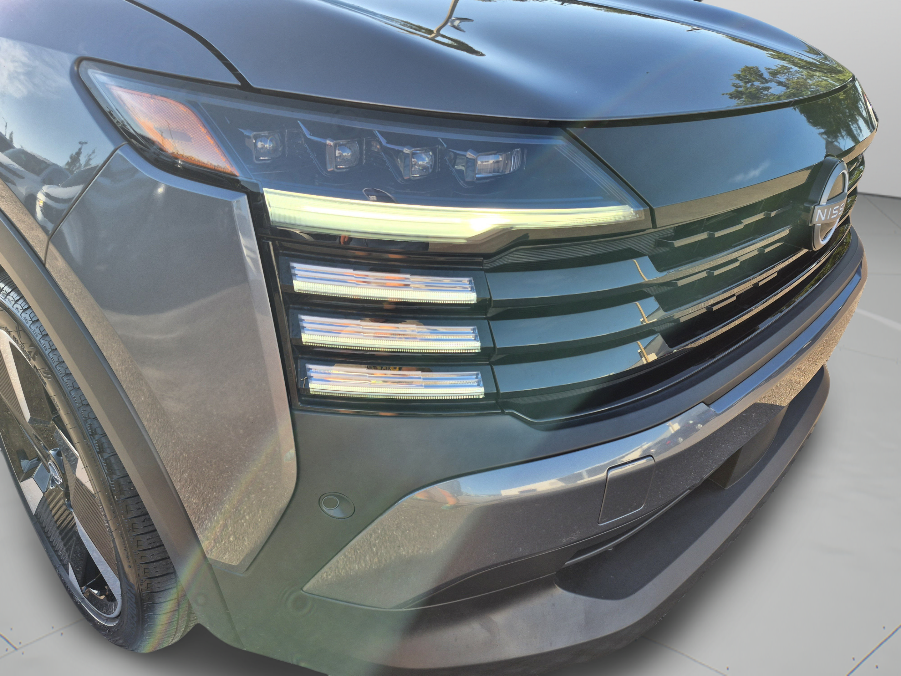 Certified 2025 Nissan Kicks SR FWD image 37