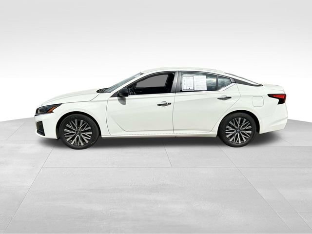 Used 2025 Nissan Altima 2.5 SV image 2