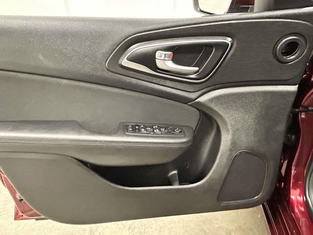 Used 2016 Chrysler 200 Limited w/ Anniversary Edition FWD image 12