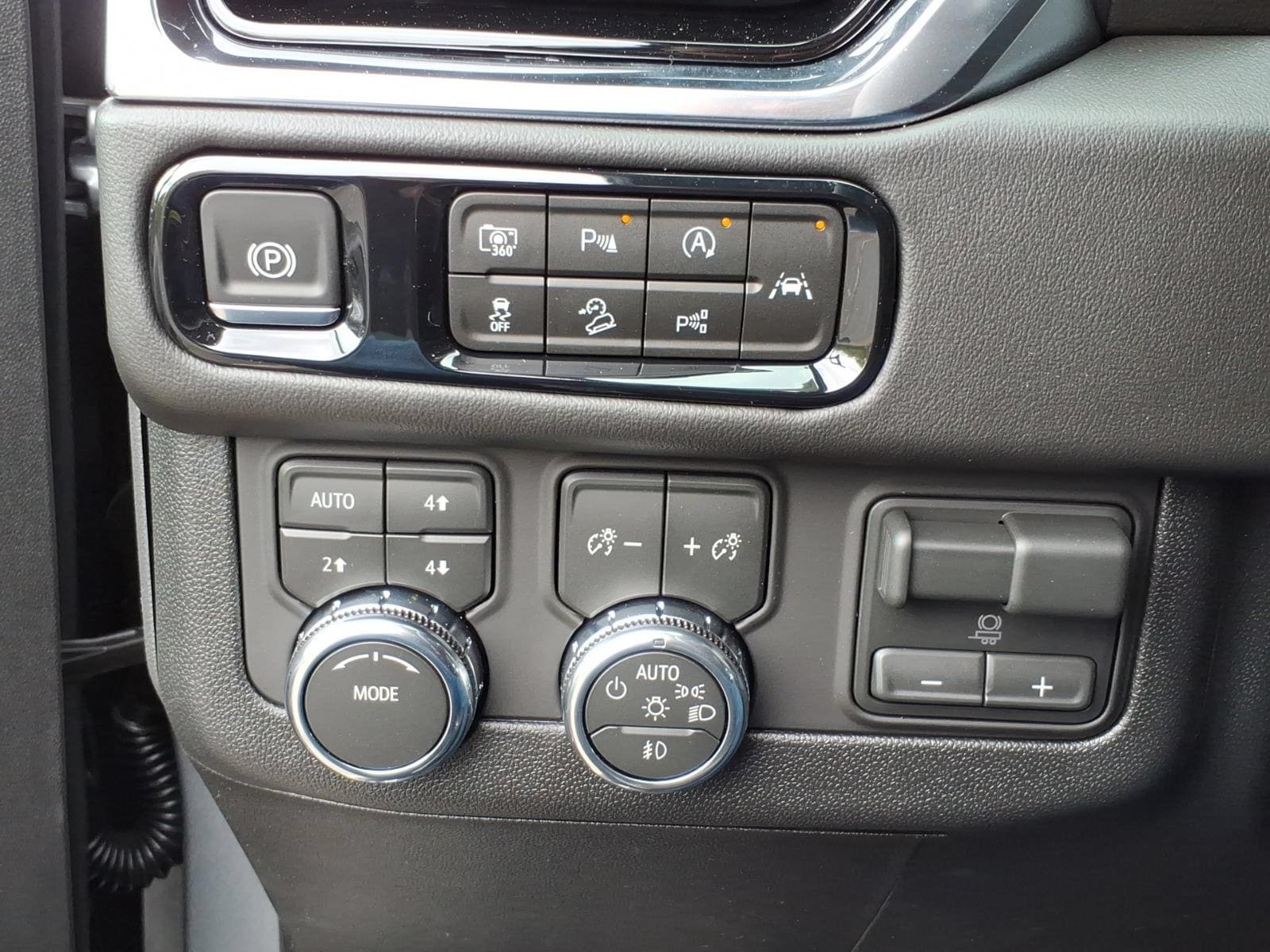New 2026 GMC Yukon Elevation AWD/4WD image 18