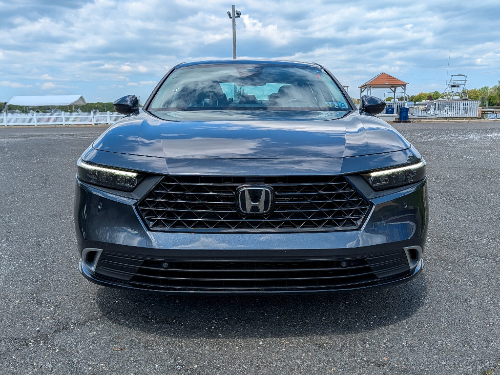 Used 2023 Honda Accord Touring image 2