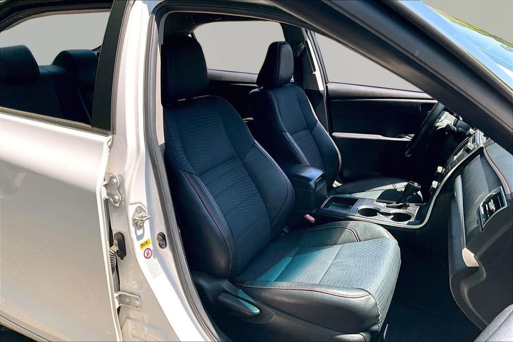 Used 2015 Toyota Camry SE FWD image 19