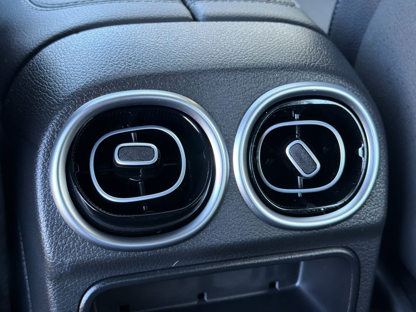 Used 2025 Mercedes-Benz C 300 Sedan image 34