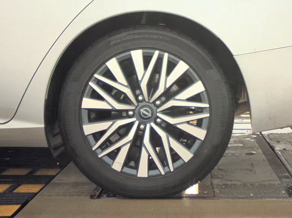 Used 2024 Nissan Altima 2.5 SV image 13