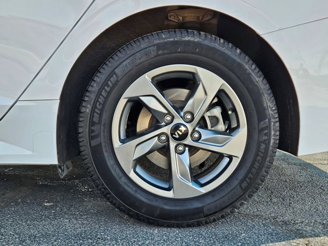 Used 2021 Kia K5 LXS image 22