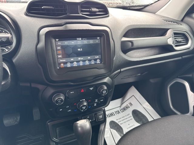 Used 2020 Jeep Renegade Latitude w/ Cold Weather Group image 16