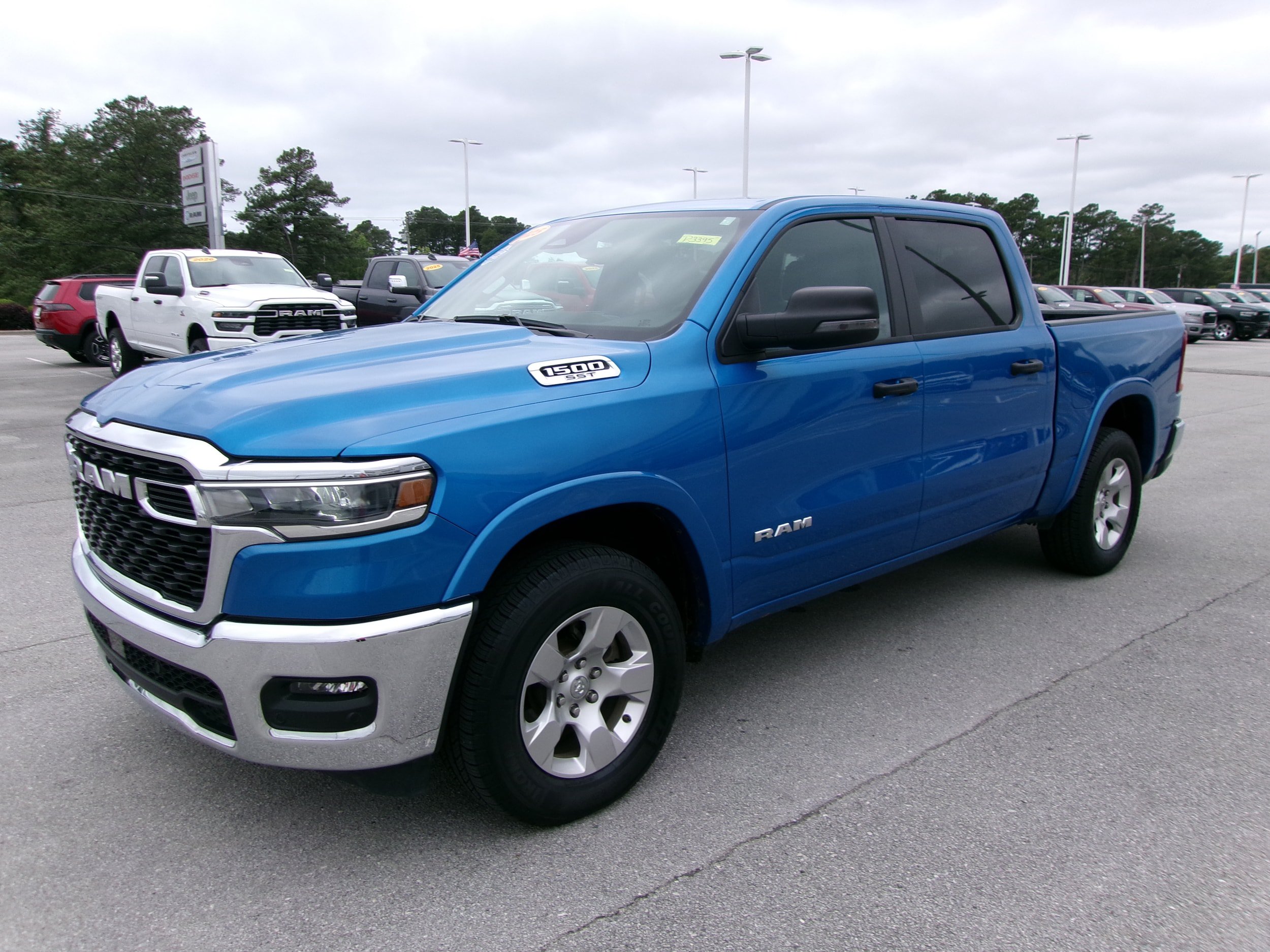 Used 2025 RAM 1500 Big Horn AWD/4WD image 2