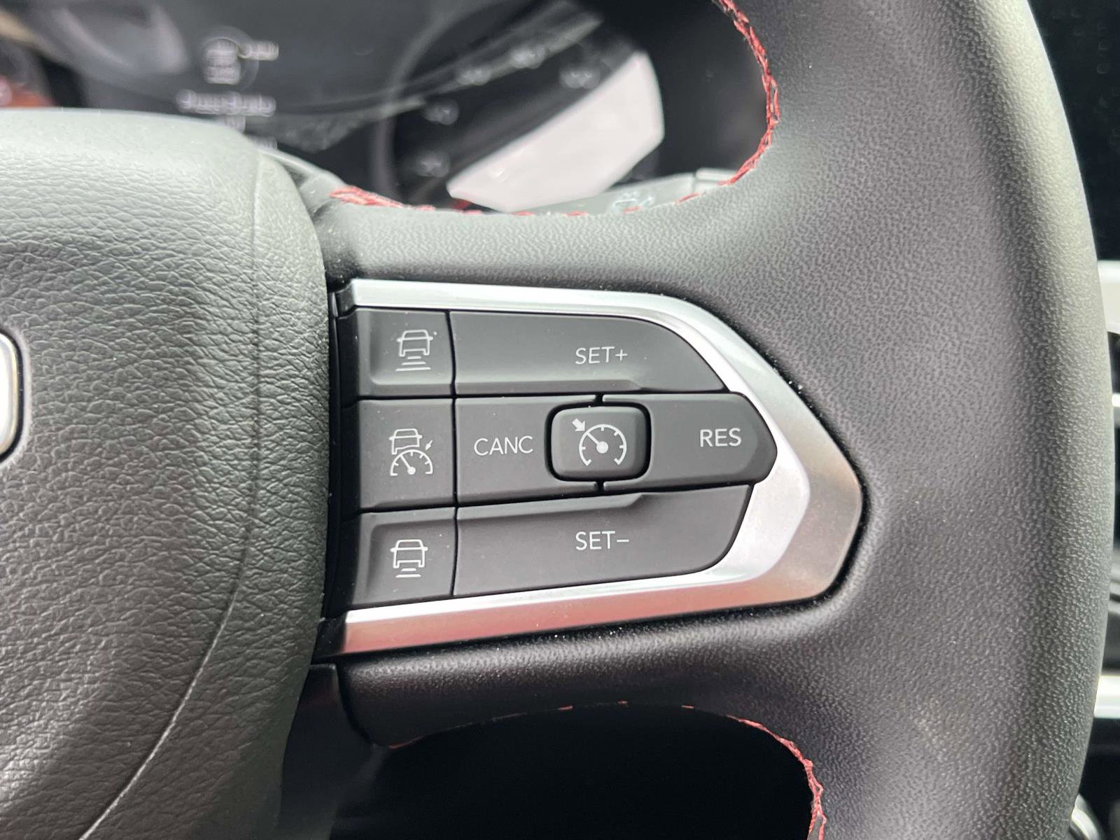 Used 2024 Jeep Compass Trailhawk image 16