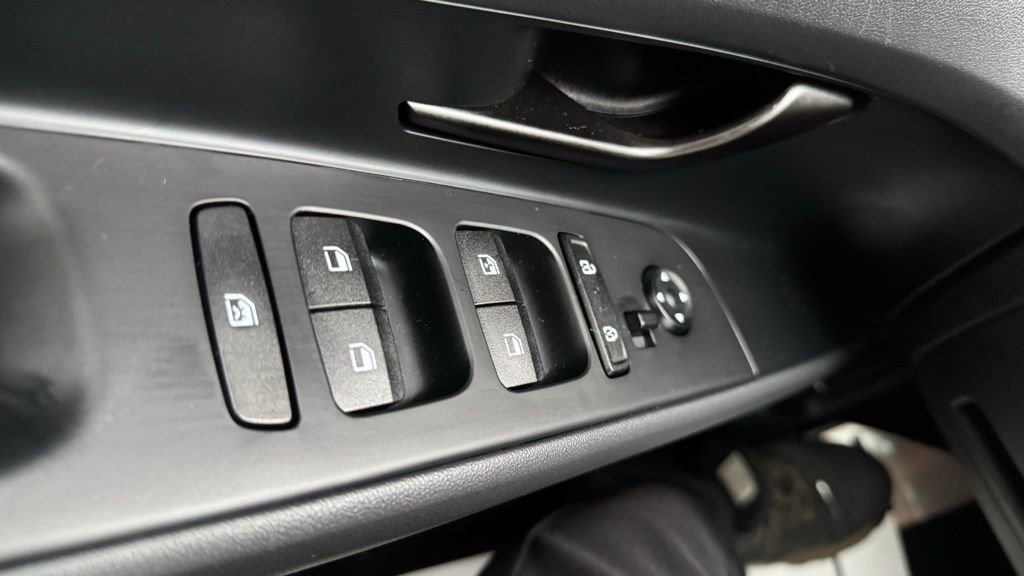 Certified 2025 Hyundai Elantra Sport image 13
