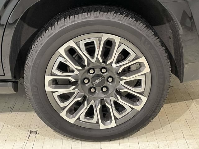 Used 2023 GMC Yukon Denali Ultimate AWD/4WD image 12