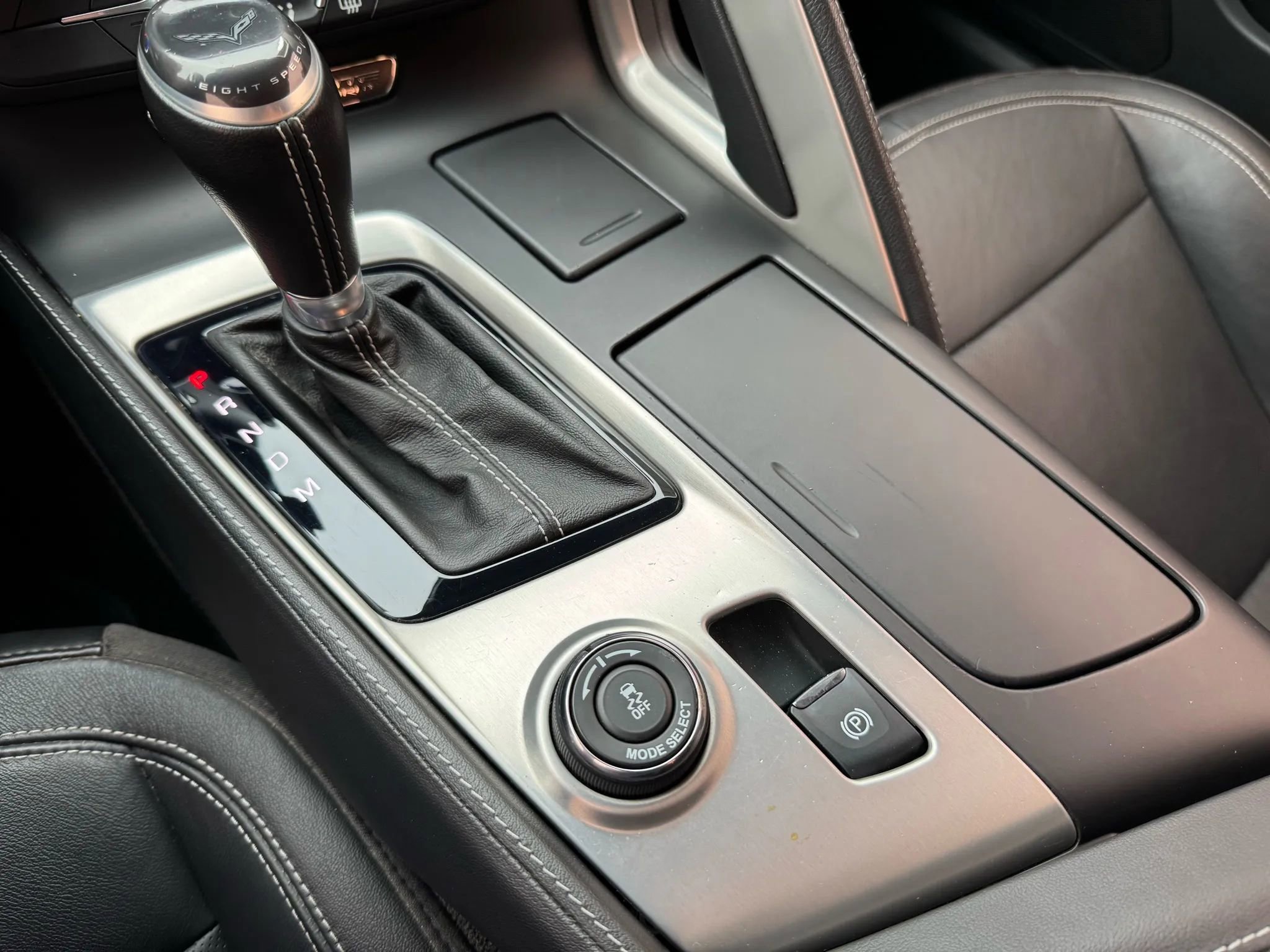 Used 2018 Chevrolet Corvette Stingray Coupe 2D w/ Carbon Flash Badge Package image 31