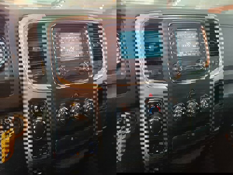 Used 2016 RAM 1500 Classic SLT w/ SLT Plus D￩cor Group image 21