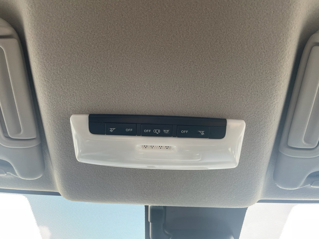 New 2025 Nissan Versa SV w/ Trunk Package FWD image 28