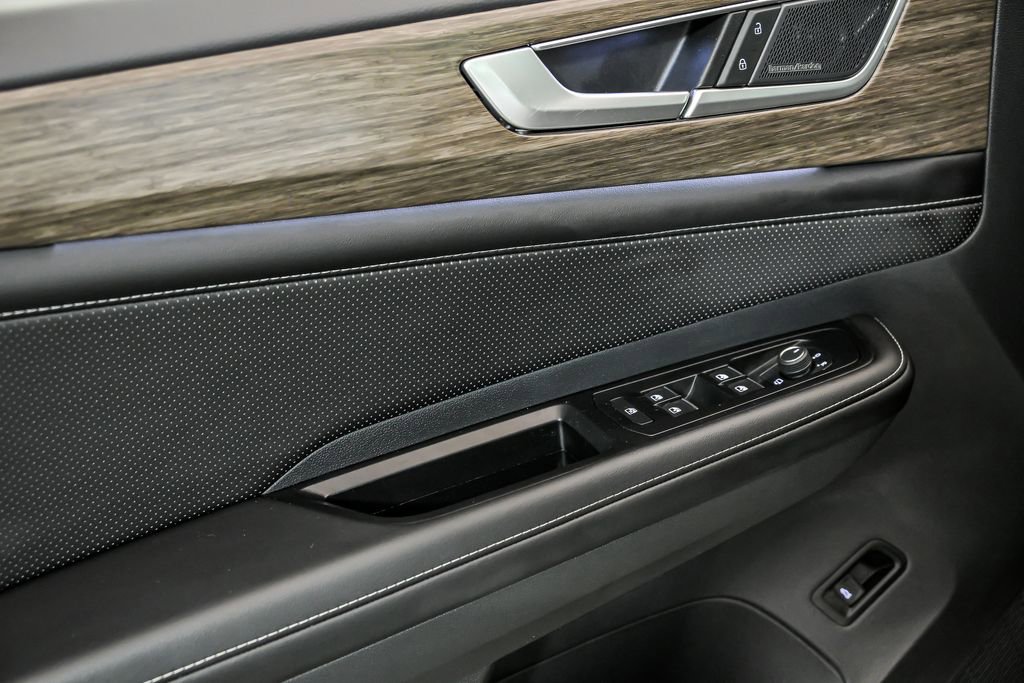 Certified 2025 Volkswagen Atlas SEL Premium R-Line image 9