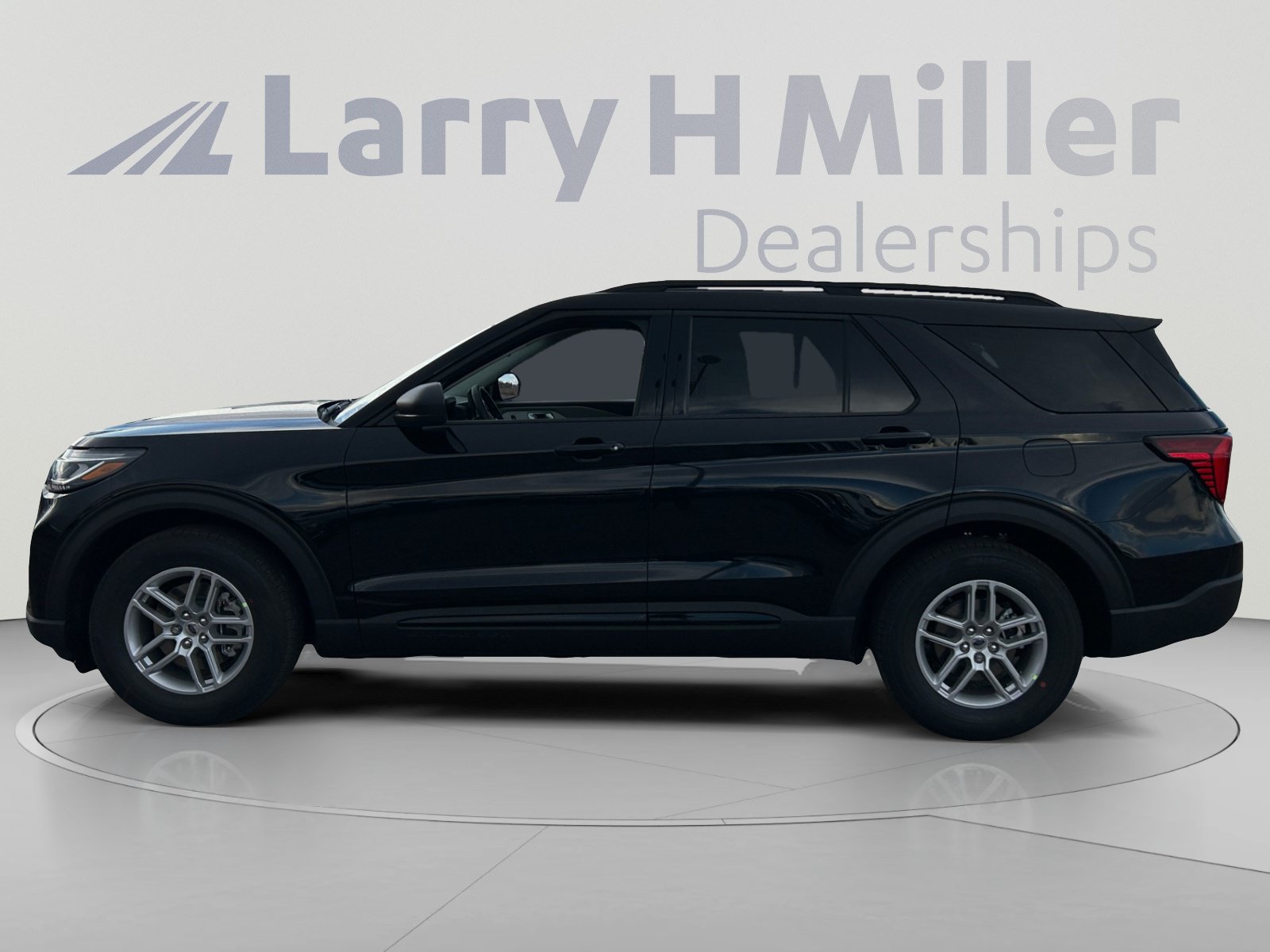 New 2026 Ford Explorer Active w/ Active Comfort Package RWD image 2