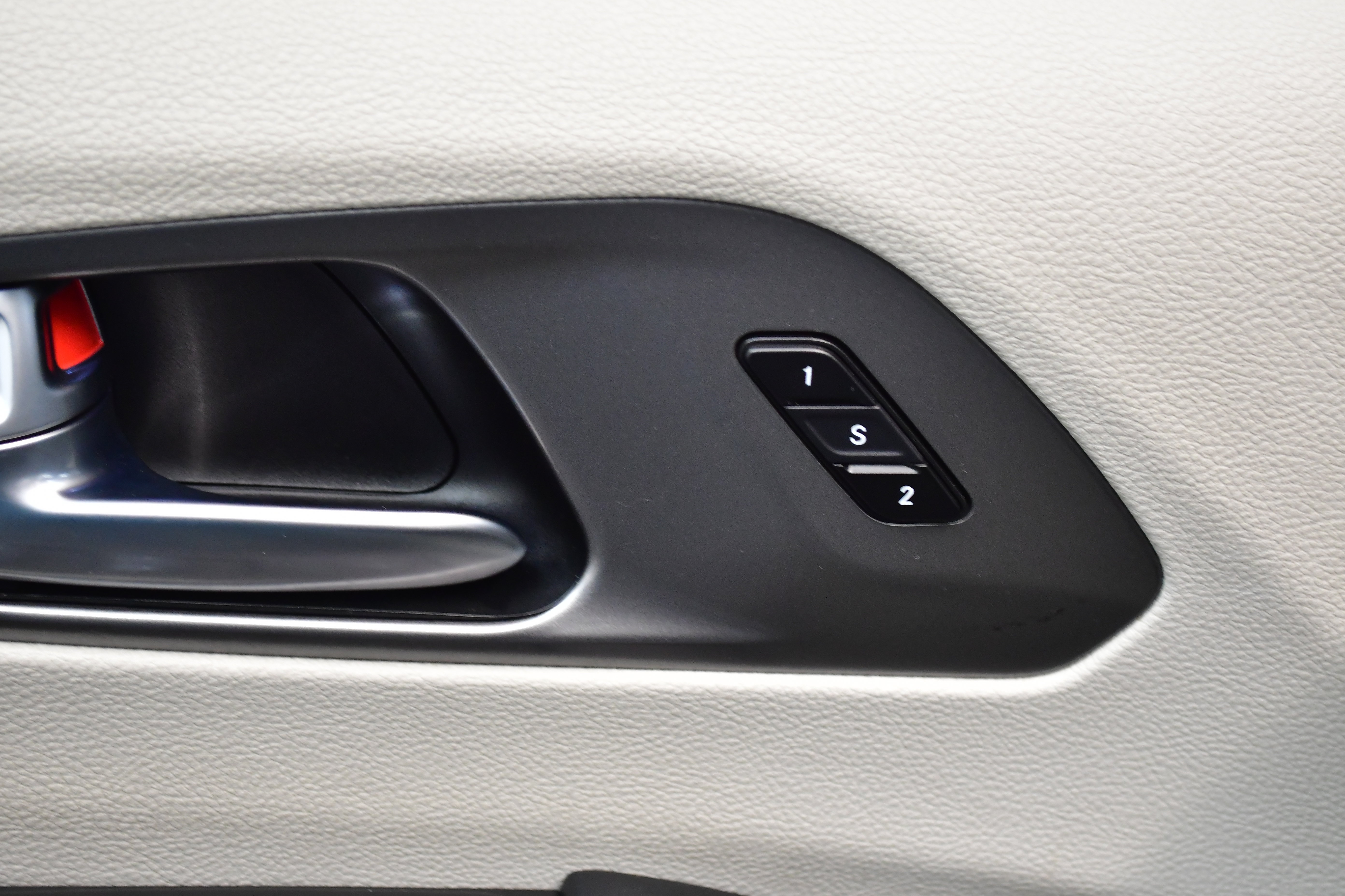 Used 2023 Chrysler Pacifica Touring-L FWD image 18