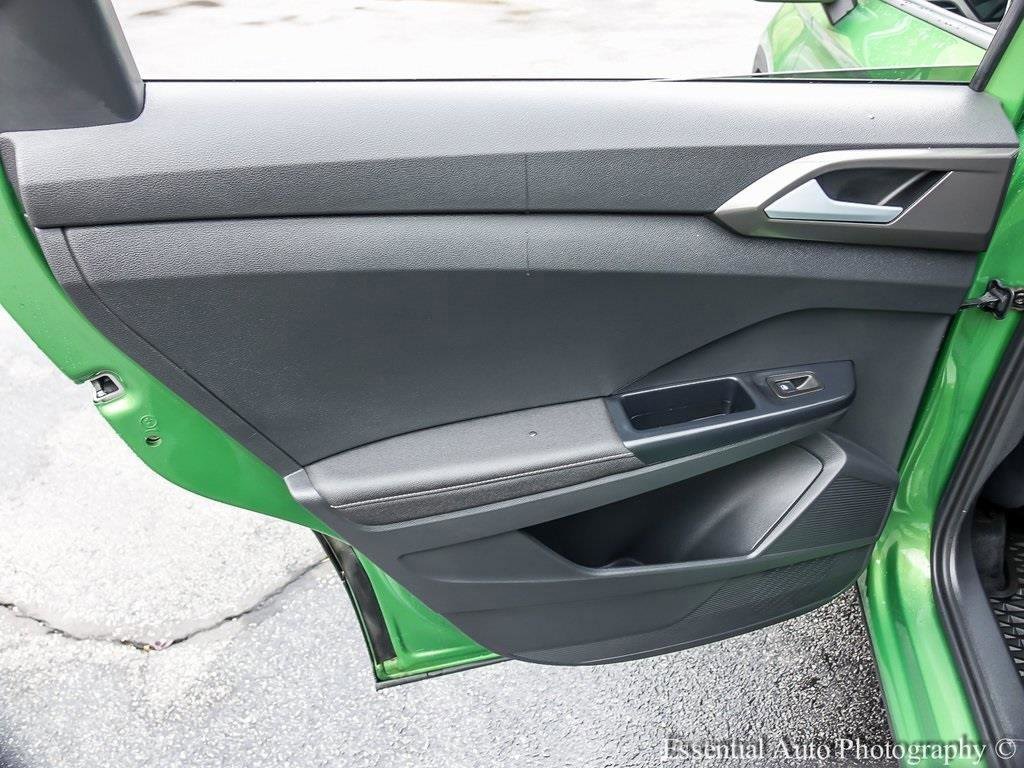 Used 2025 Volkswagen Taos SE image 22