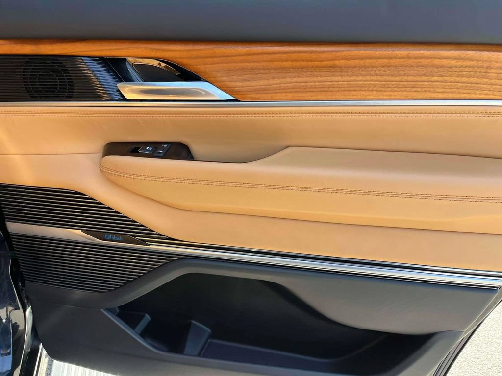 Used 2022 Jeep Grand Wagoneer Series III w/ Rear-Seat Entertainment Group AWD/4WD image 11