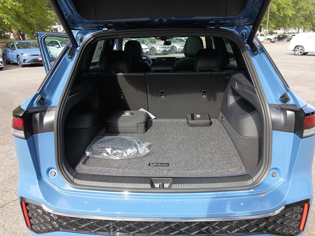 New 2025 Volkswagen Tiguan SE R-Line image 22